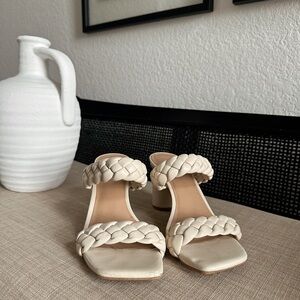 White/ tan rope heel